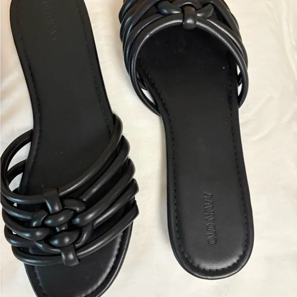 Old Navy Sandals/Slides 3 pairs for $12
Gold, Brown & Black Size 10 Never Worn - Picture 4 of 11
